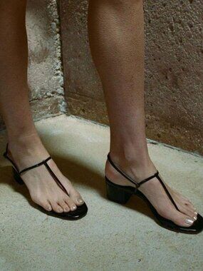 DÔEN Doen T-Strap Black Patent Leather Block Heel Strappy Sandals 39.5